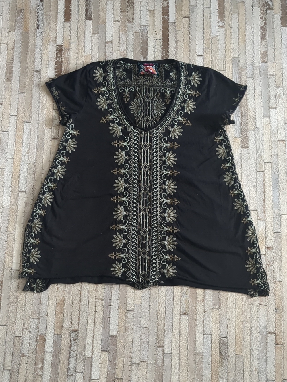 Johnny Was Women's XS Black Embroidered Short Sleeve Tunic